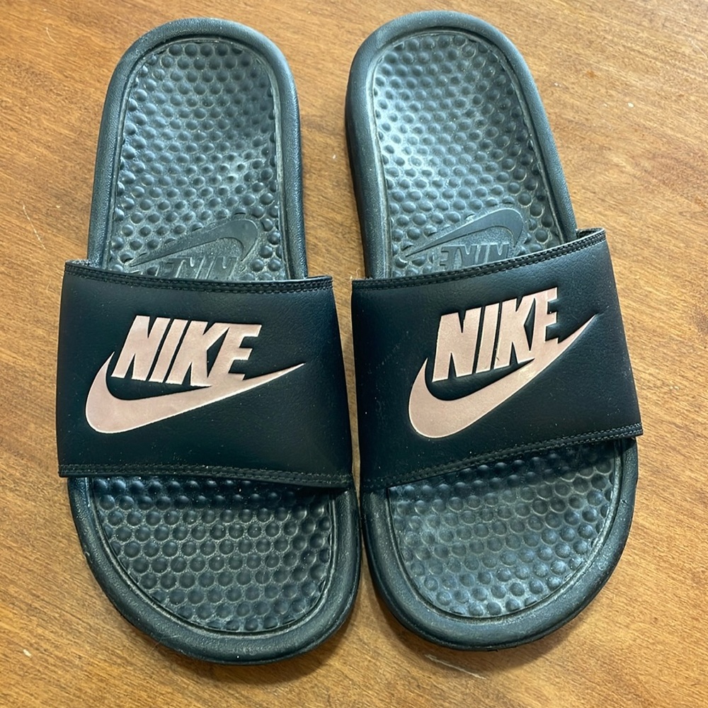 Nike Victori Slides